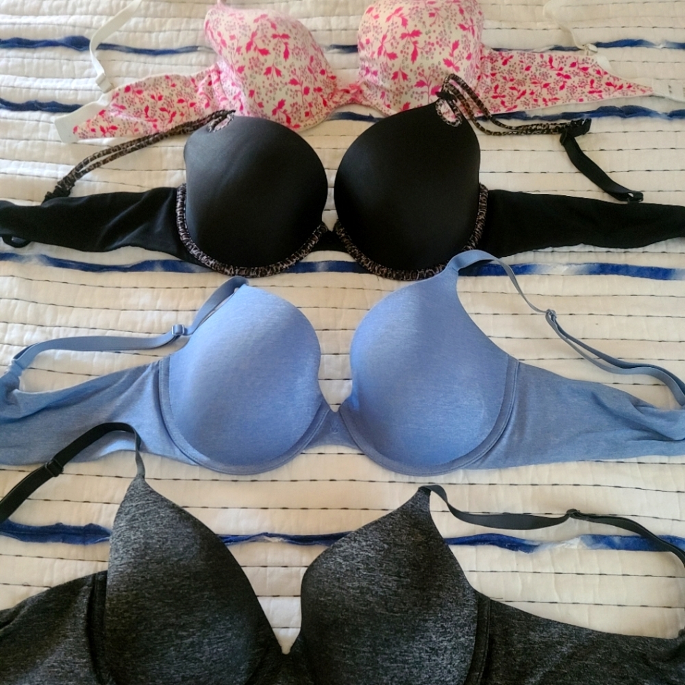 4 VICTORIA'S SECRET BRAS EXCELLENT CONDITION